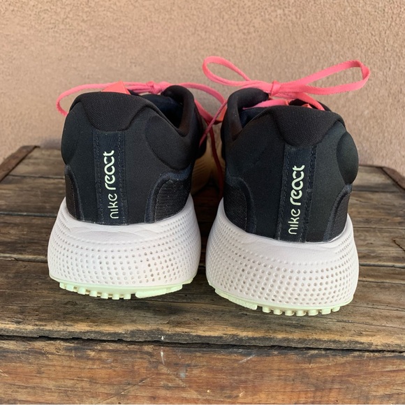 Nike Women’s React Escape Running Shoe - Picture 4 of 8